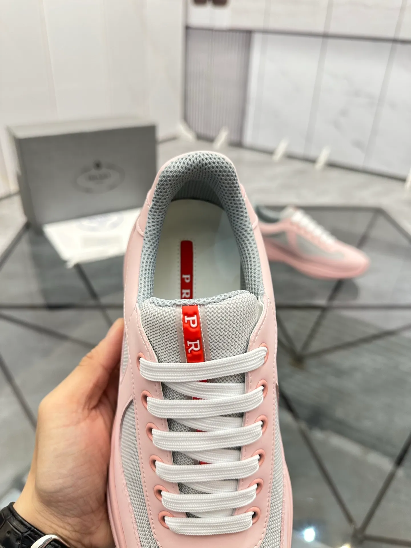 Men's shoes: 💰P360¥ Product trademark: Prada *"Prada*" low-top casual shoes Regular size: 35-47 (can be customized to 48) couple style Product materials: imported silk leather upper, breathable lining, original outsole. Number: 943
